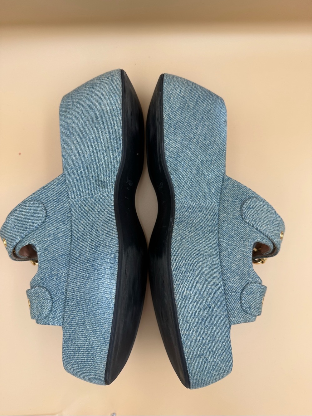 Moschino Buckle Platform Slides
Denim Blue with Gold Hardware
Size EU 41 / US 10 - Picture 14 of 16